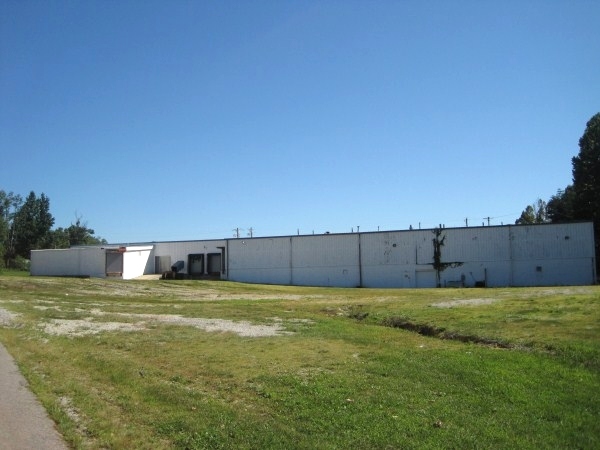 SOLD! ABSOLUTE AUCTION JUNE 15th 1:30pm; FACTORY BUILDING LOCATED IN WILLIAMSBURG, KY - JUST OFF HWY. 25W AND NEAR I-75. $395,000 