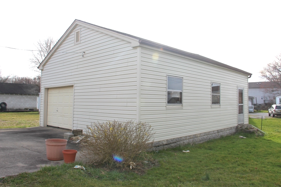  SOLD  206 HAMLIN ST., CORBIN | Frame home with vinyl siding, 3 bdrms, nearly new central heat and air 