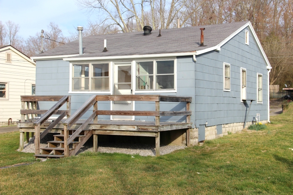 SOLD  204 HAMLIN ST., CORBIN | Two bdrm frame home, living rm, eat-in-kitchen, bath, front porch & rear deck. 