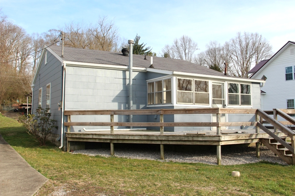 SOLD  204 HAMLIN ST., CORBIN | Two bdrm frame home, living rm, eat-in-kitchen, bath, front porch & rear deck. 