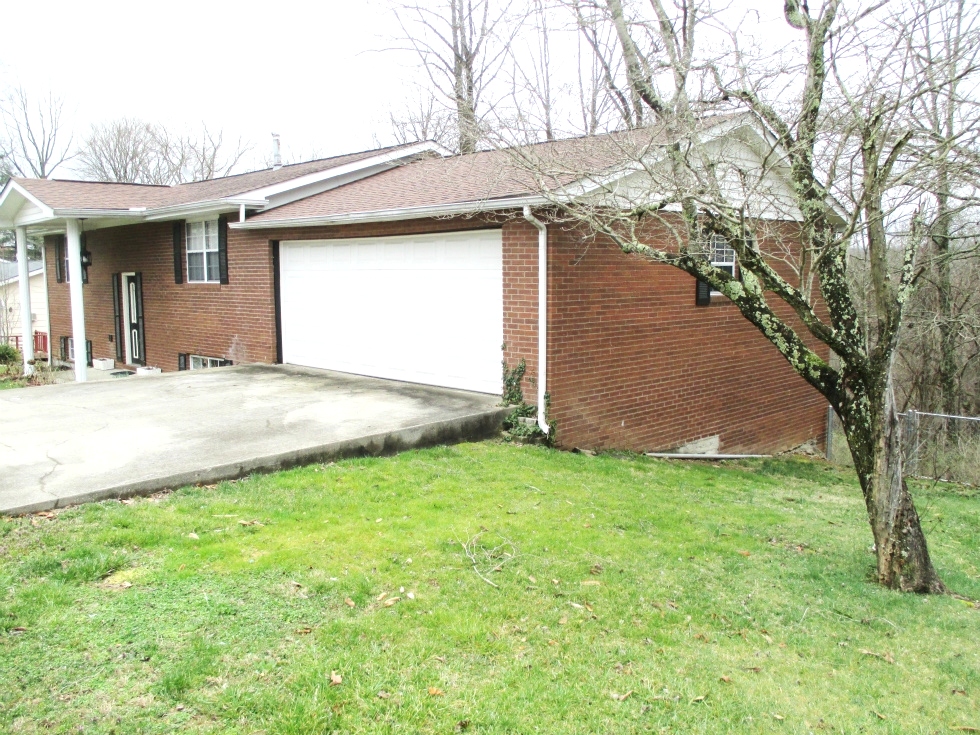 SOLD  115 W. Haven Drive, Wmsbg | Brick home in a good location! Lots of space in this one... 