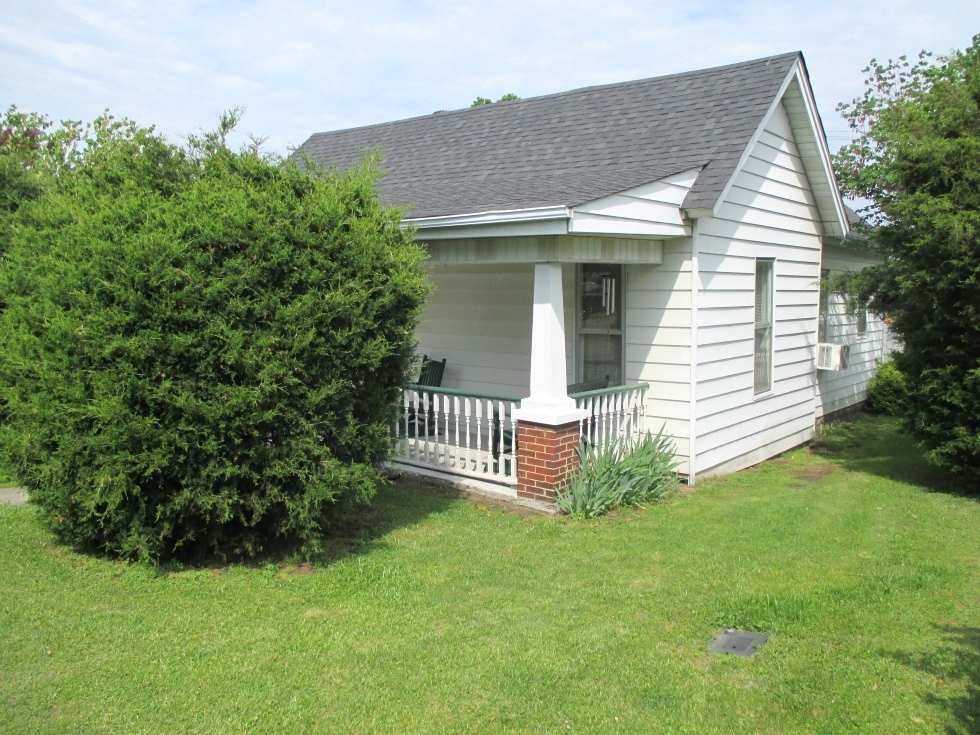 Sale Pending! 326 Front St., Wmsbg | This 2 bdrm frame home is located near the University of the Cumberlands and downtown Williamsburg.  