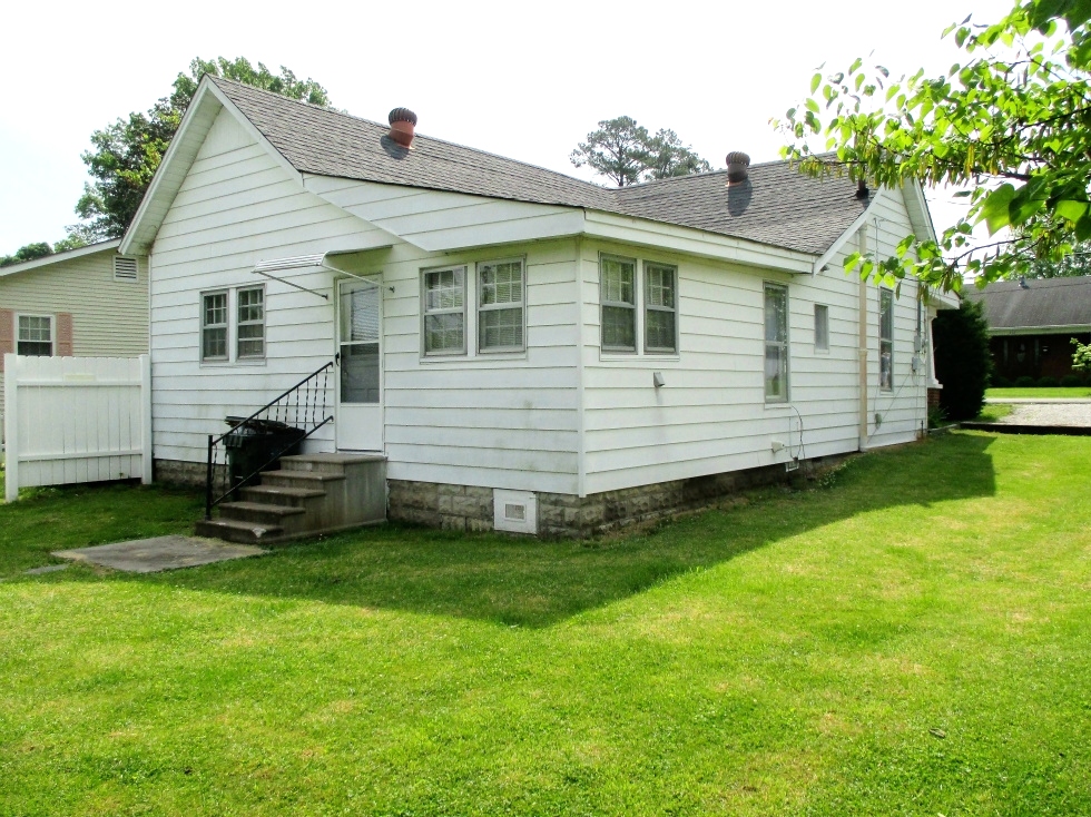 Sale Pending! 326 Front St., Wmsbg | This 2 bdrm frame home is located near the University of the Cumberlands and downtown Williamsburg.  