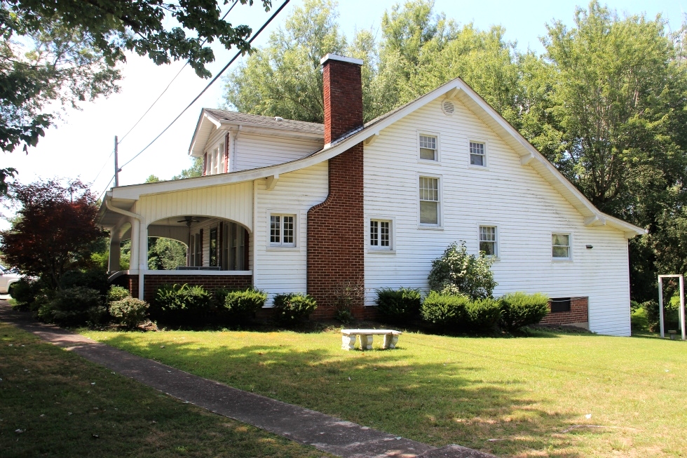 SOLD |  859 N Hwy 25w, Williamsburg | 4 bdrm frame house w/many features from the mid 1900’s,  