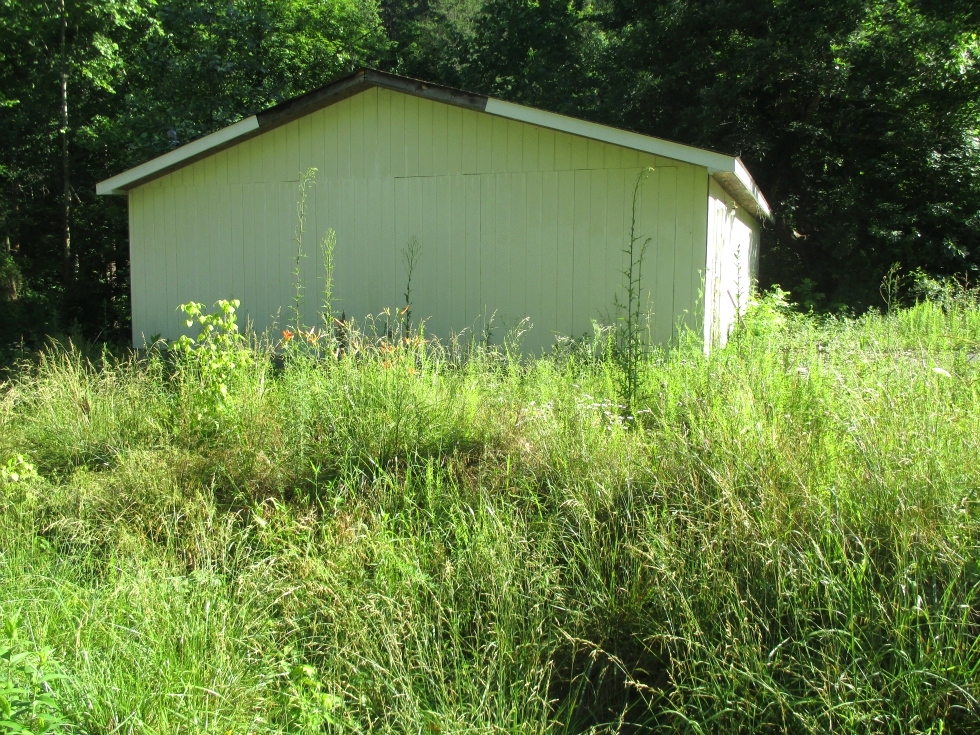 sold .267 +/- acres located on Old Corbin Pike with a 28’X32’ building that has electric and insulation in the walls 