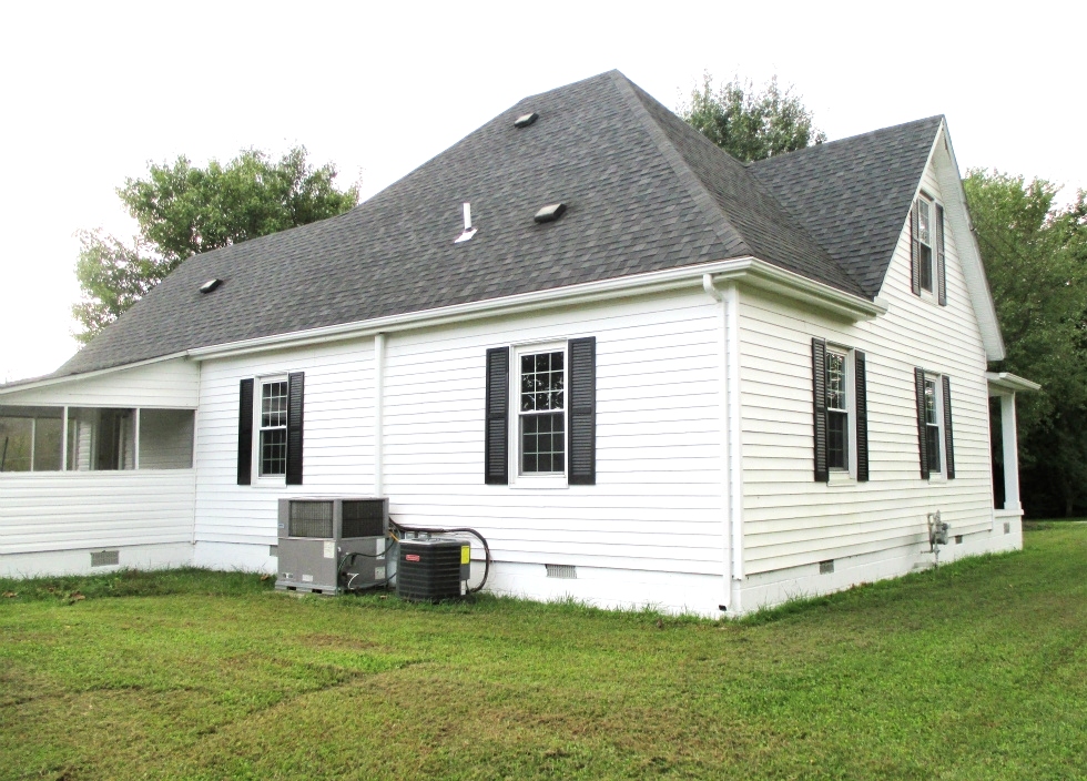 SOLD  1718 Croley Bend Road | A newly remodeled farm house, 10 acres +/-, pond, river frongage 