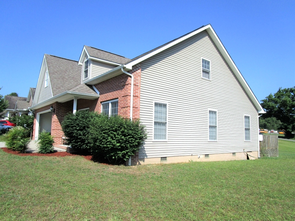SOLD!! 8 Lollie Drive, Williamsburg, KY   $172,900 